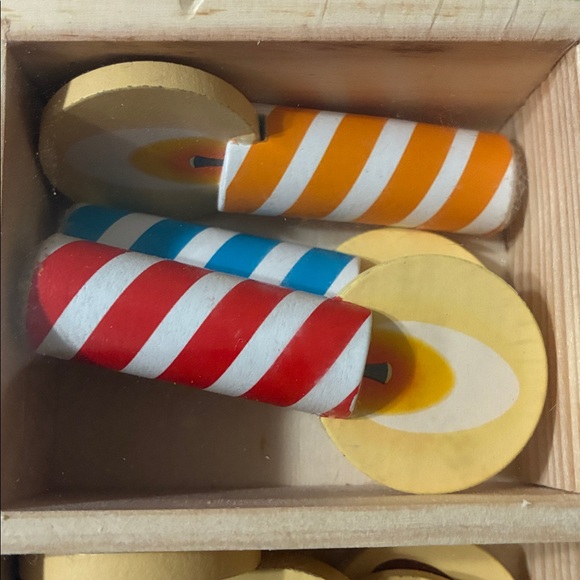 Melissa & Doug - WOODEN BIRTHDAY CAKE - Picture 4 of 6